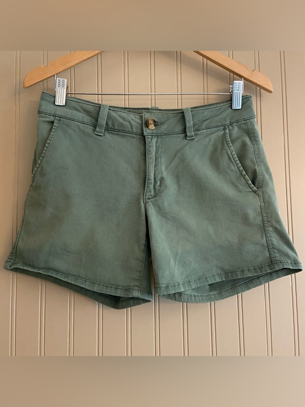American Eagle Super Stretch Olive Green Short Women’s 6